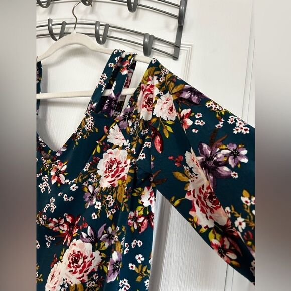 NWT Torrid floral strappy cold shoulder balloon sleeve‎ top 0X - Picture 10 of 16
